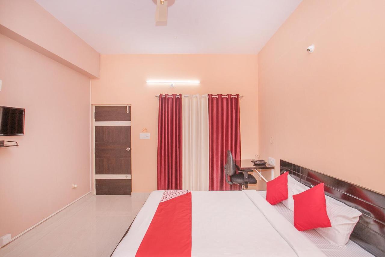 Oyo 24069 Flagship Aaira Inn Bangalore Exterior foto